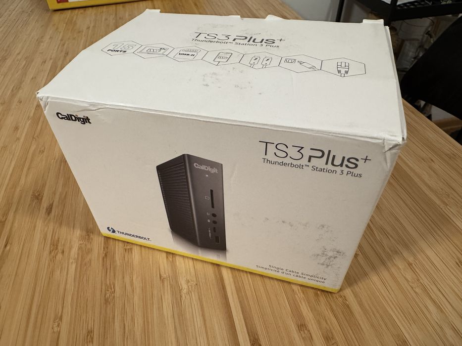 Caldigit TS3 plus thunderbolt TB3 docking station / hub