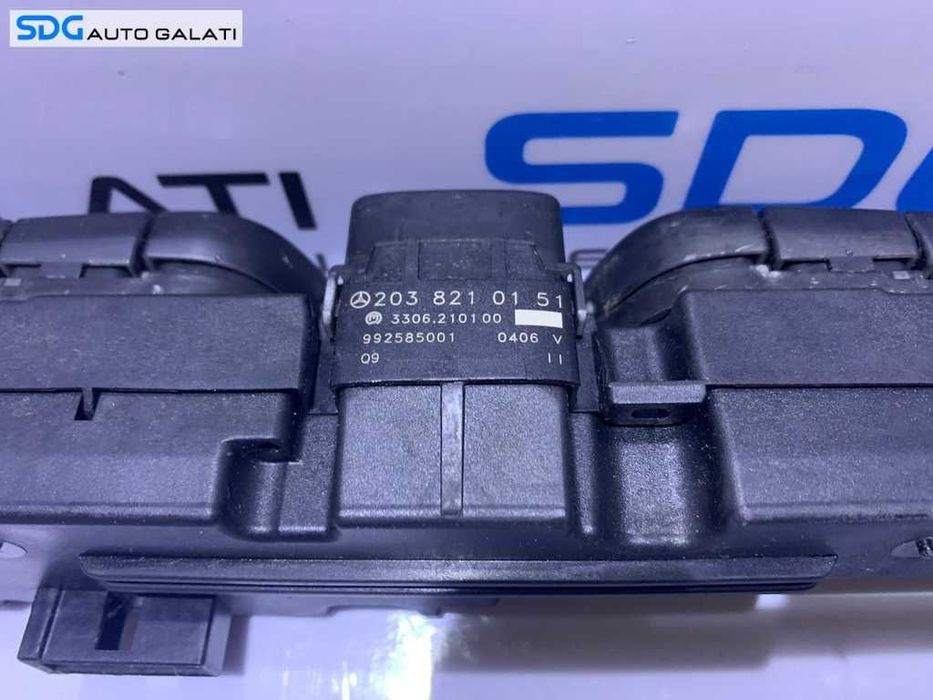 Consola Buton Butoane Avarii Incalzire Scaune Blocare Deblocare Usi Portiere Mercedes Benz W203 C Class 2000 - 2007 Cod 2038210151