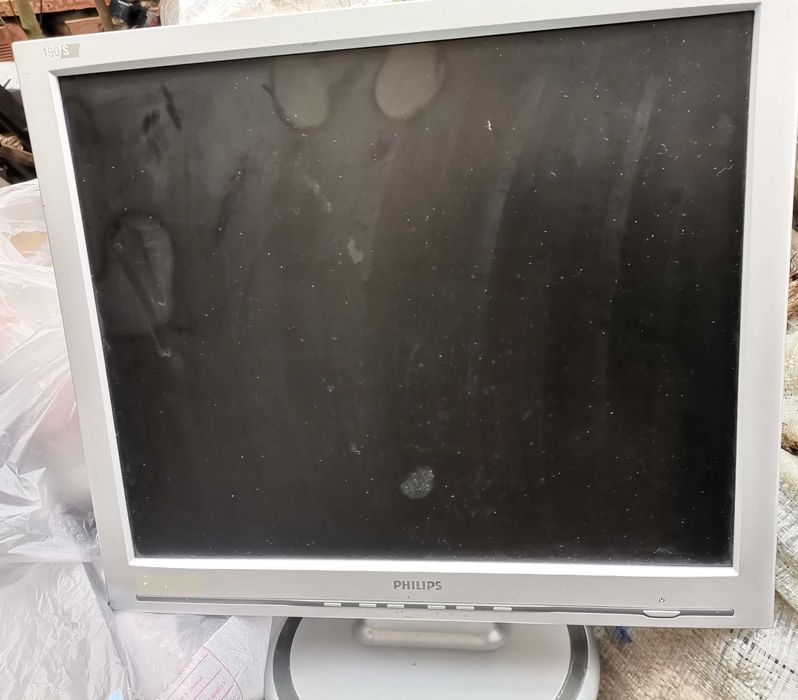 Подарявам компютърни монитори