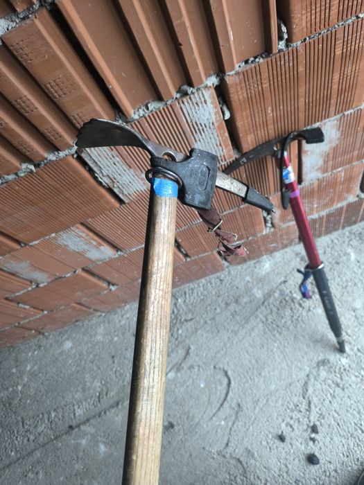 Piolet alpinism STUBAI – Austria, coadă lemn