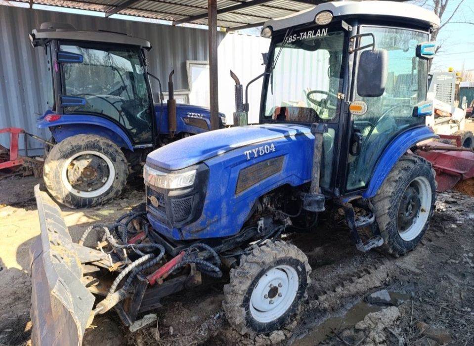 Уборка снега, Трактор щетка, МТЗ с лопатой