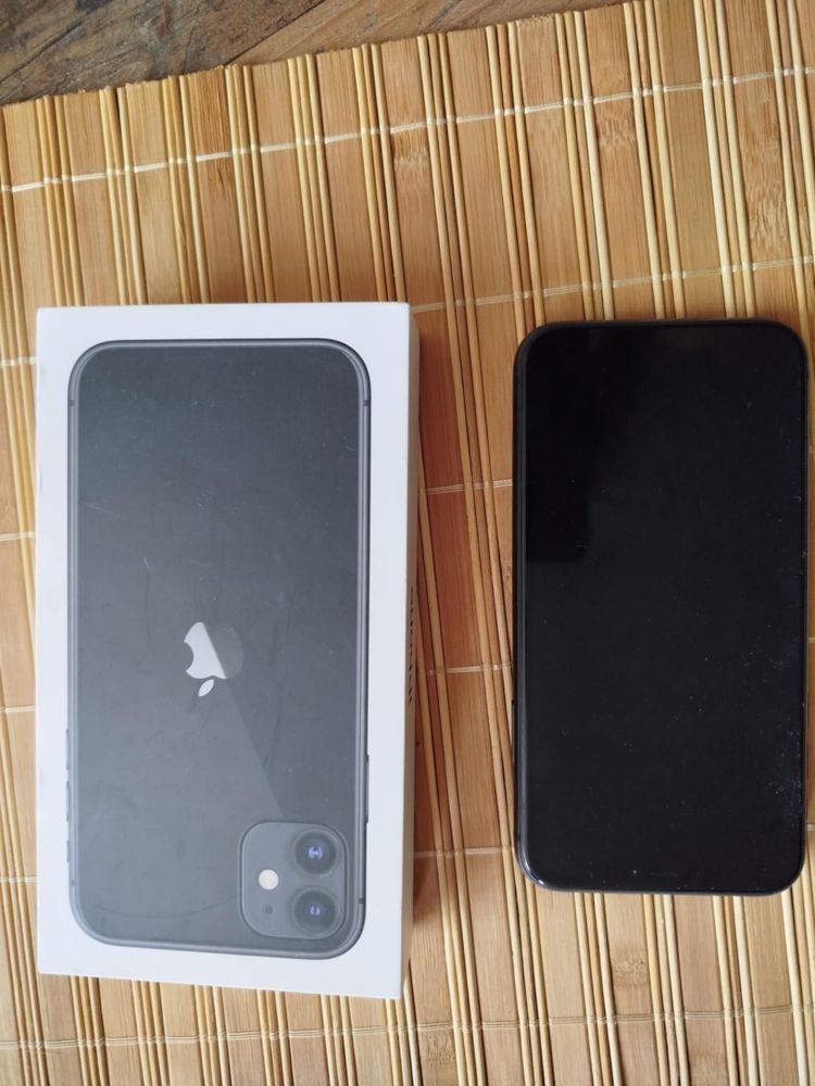 Продавам Iphone 11 64GB - черен