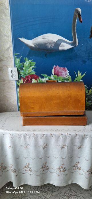 Продам швейную машинку