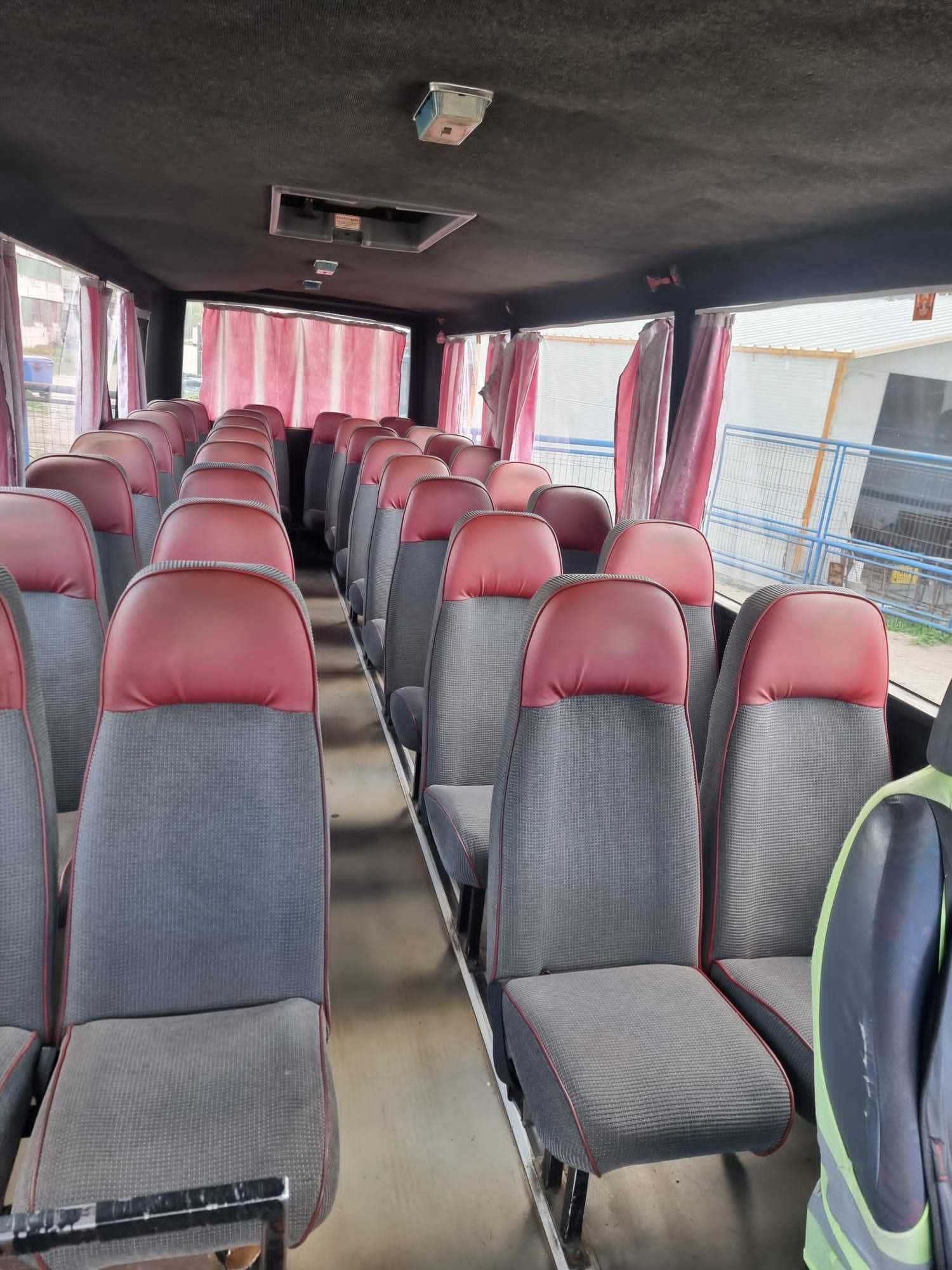 VÂND AUTOBUZ MERCEDES VARIO 614 MOTOR 4.2 D anul 2000 cu 32+1 locuri