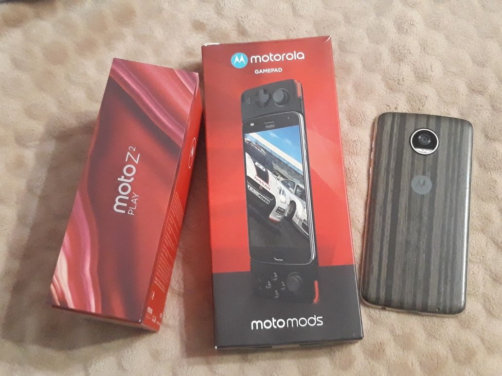 Геймърски Motorola Z2 Play  и  Геймпад,допълнително гръбче и подарък