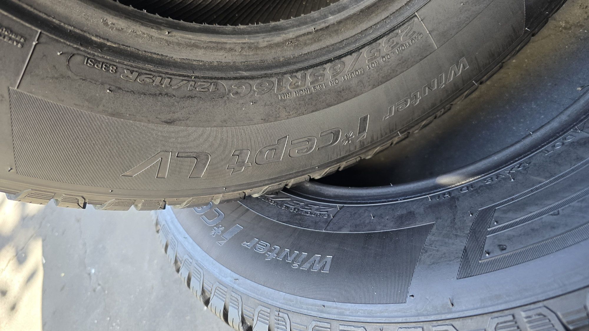 2 anvelope iarnă Hankook 235/65/16 C - dot 2022