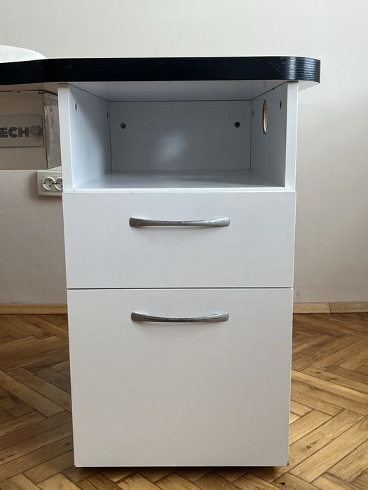 Бюро за маникюрист/ка БЕЗ ПРАХОЛОВИТЕЛ