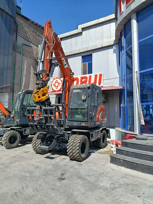 Hamma turdagi ekskavatorlar bizda