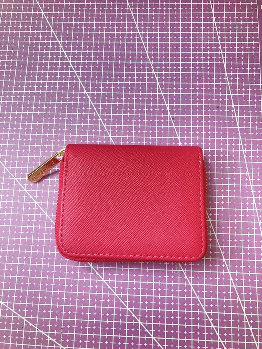 ЛОТ РАЗПРОДАЖБА на портфейли - дамски и мъжки