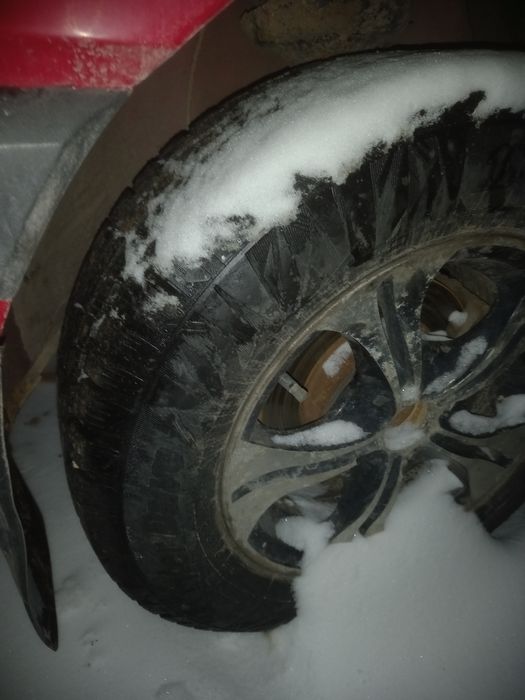 Продам балон зимныи новая в месте дисками 180/70r14