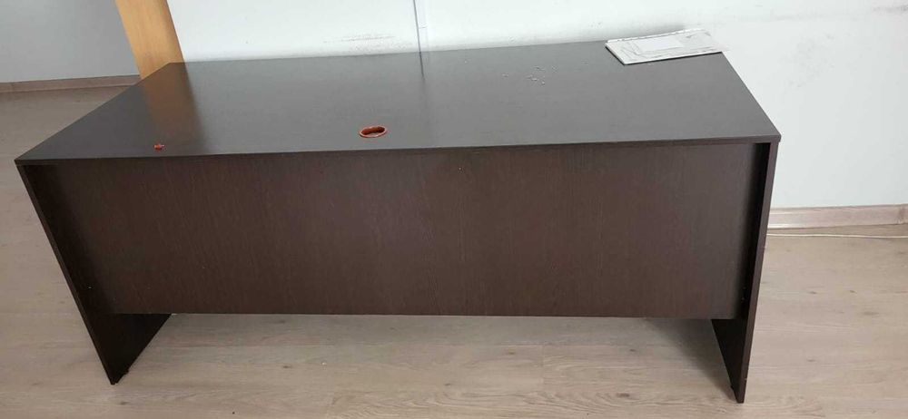 Продам офисный стол (большой) в отличном состоянии ( Беларусь)