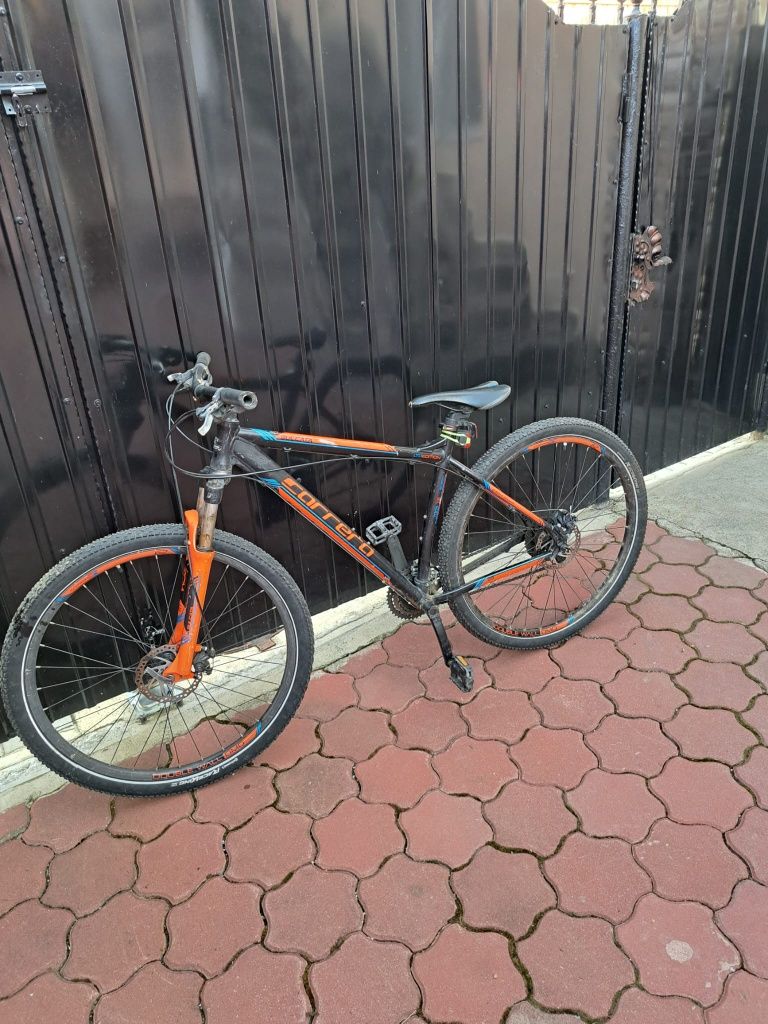 Vând bicicleta în stare buna la 1100 lei se afla în Cartisoara