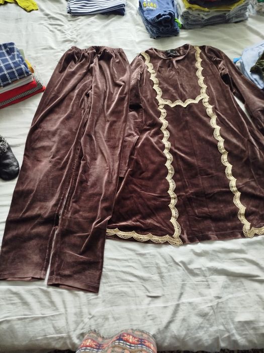 Ko'ylak lozim gatovi 60ming so'm barxiti zo'r juda kam kiyganman