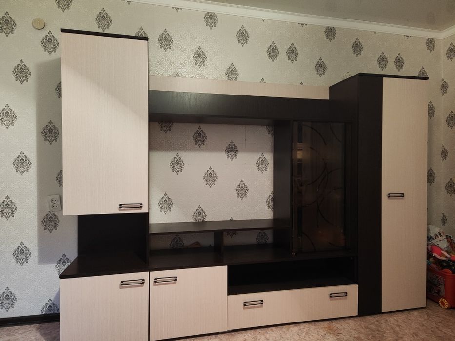 Стенка б/у в хорошем состоянии