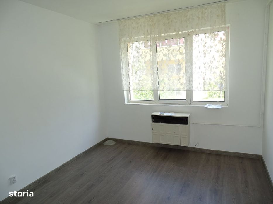 De vanzare garsoniera in Noua etaj 1