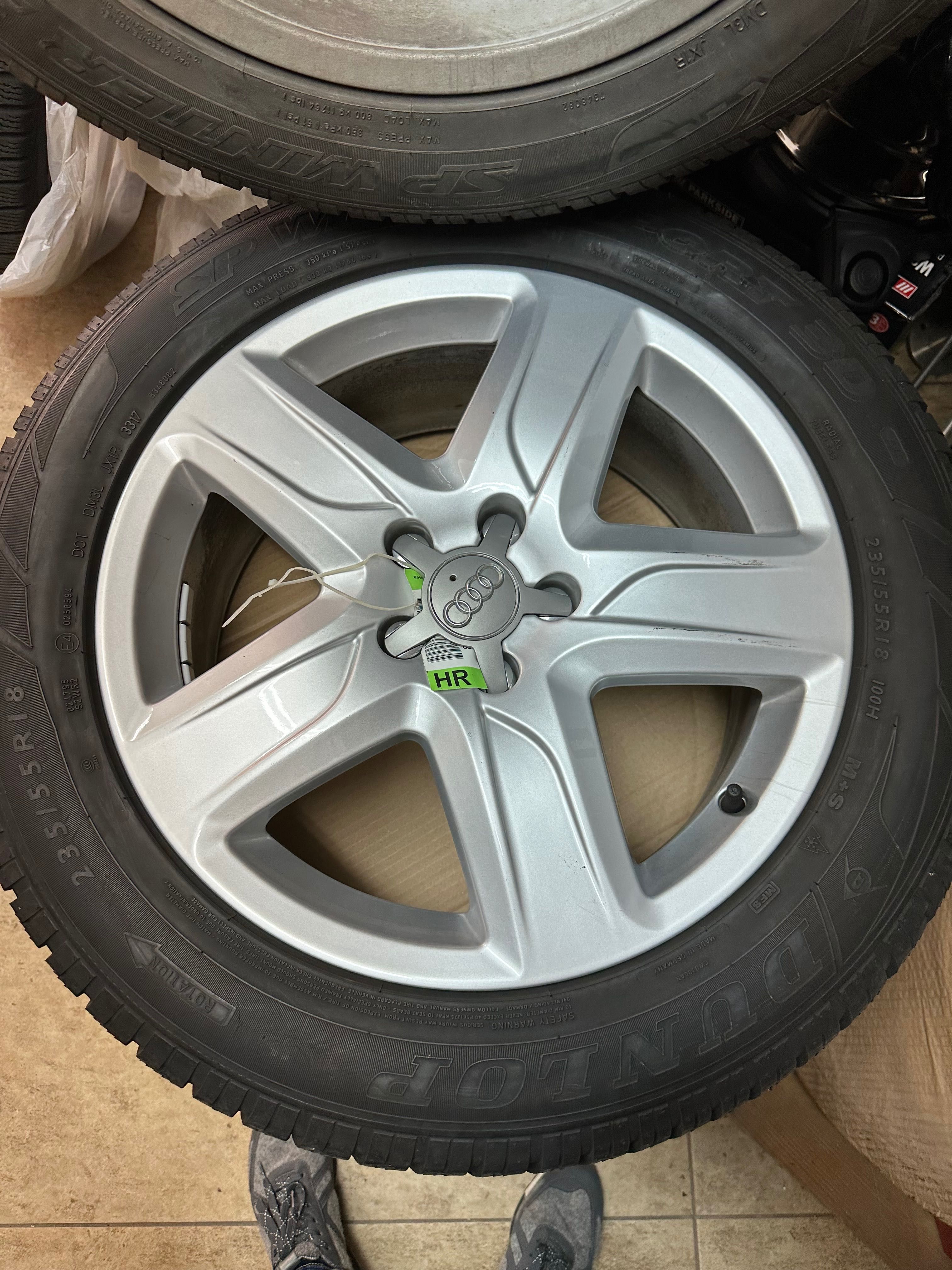 Зимни гуми Dunlop 235/55 R 18 с джанти за Ауди А6