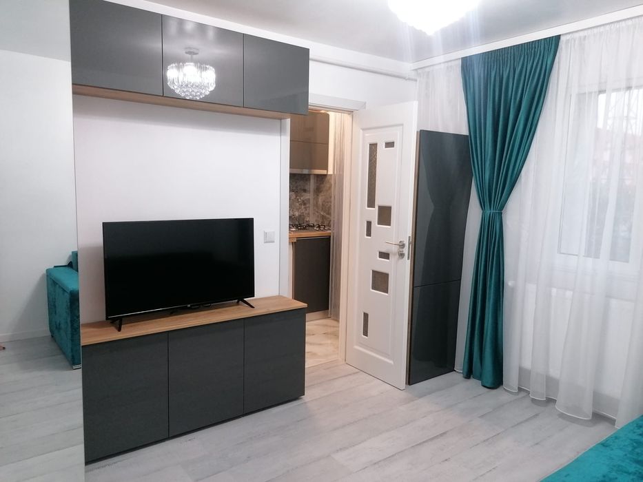 Închiriez garsoniera