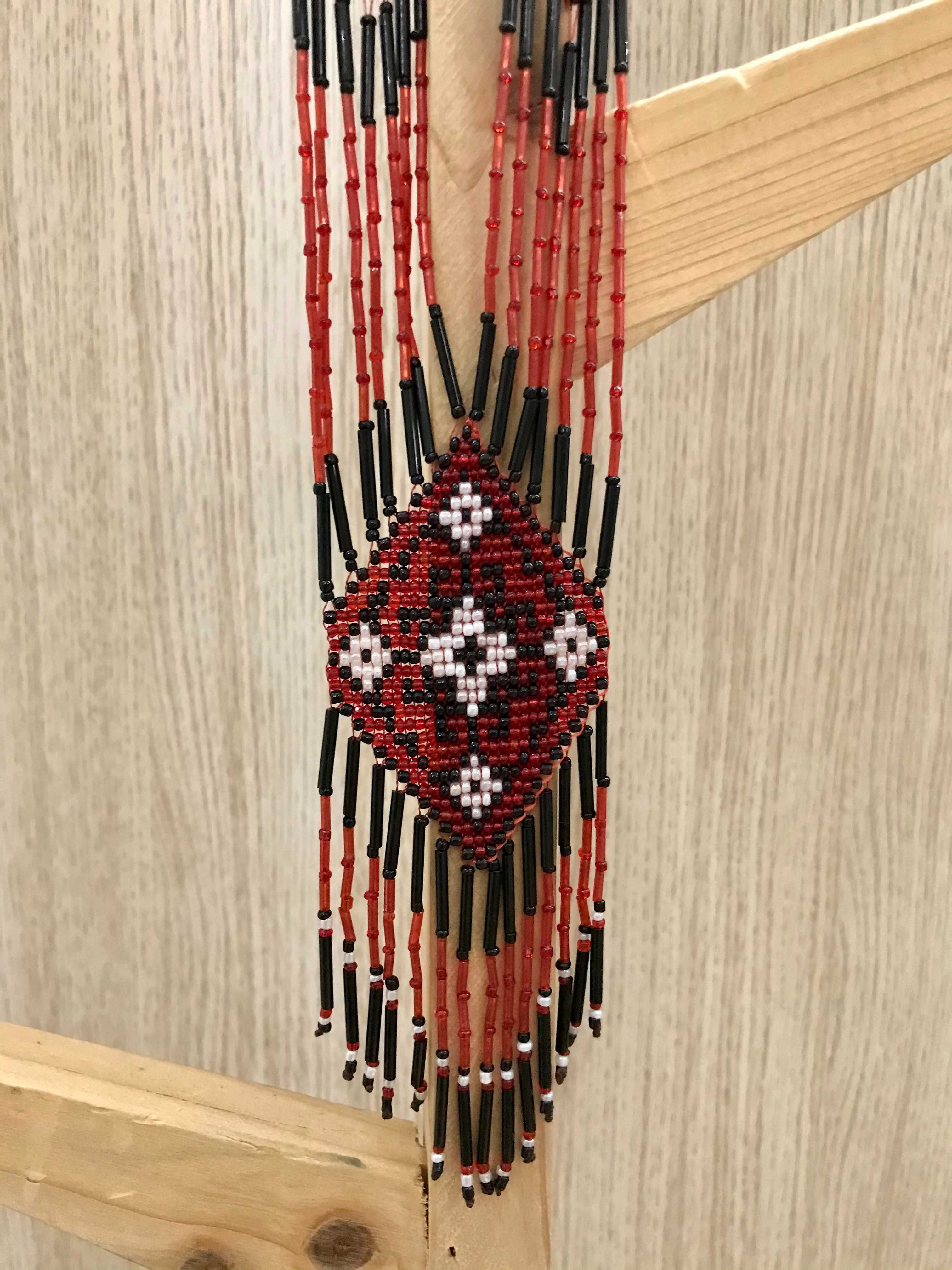 Colier tradițional hand-made, din mărgeluțe colorate