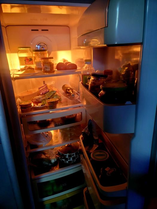 Шкаф холодильник корея Dewooo идеально рабочий читайте ниже