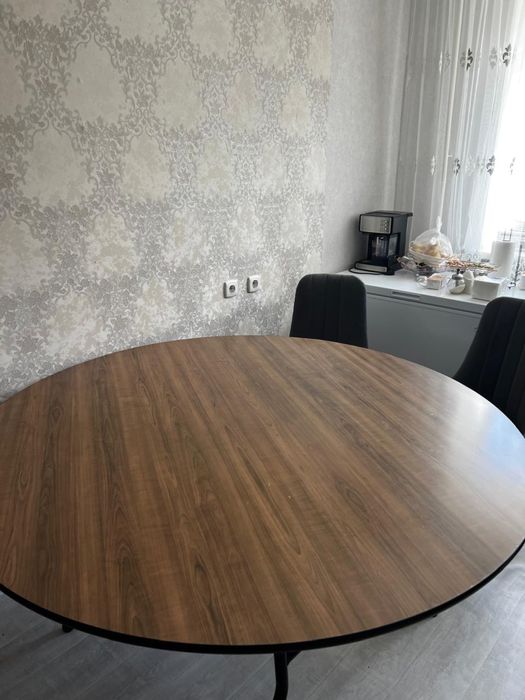 Продам круглый стол