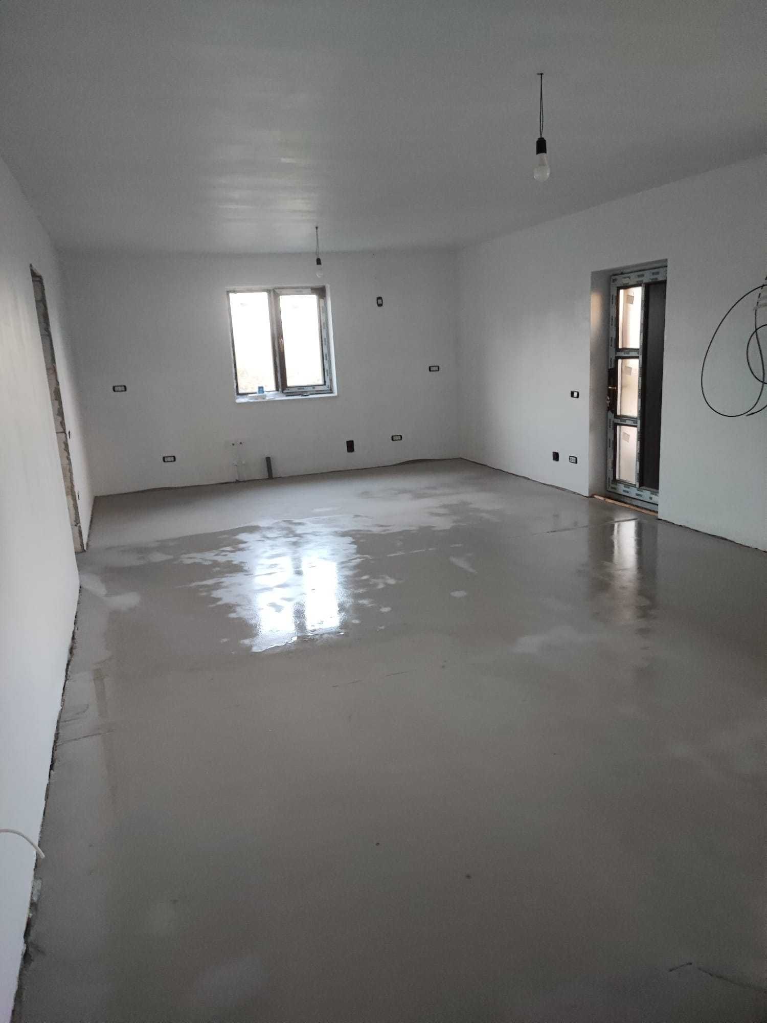 Turnare șapă lichidă peste încălzire în pardoseală