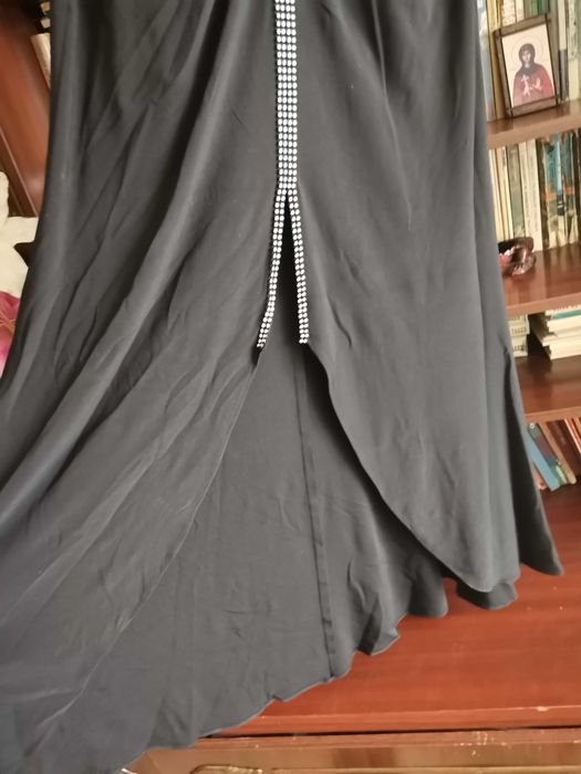 Дълга черна рокля за повод или абитуренска вечер