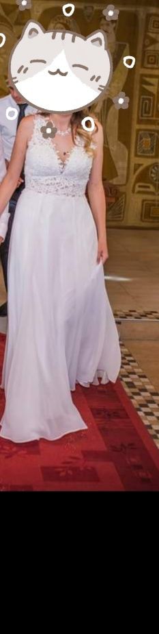 Елегантна бяла булчинска рокля