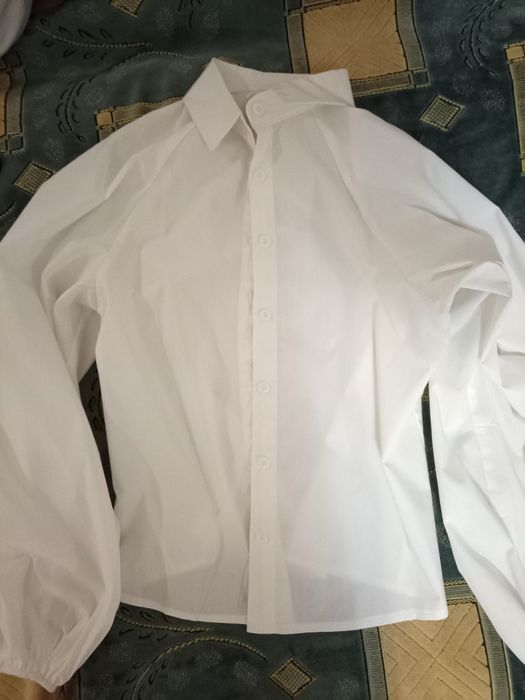 Продам юбку и блузку не носили за всё 2000