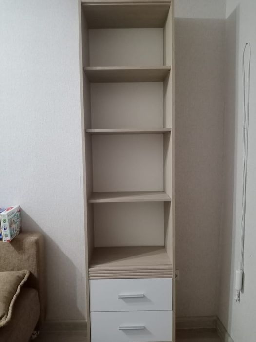 Продам стол с пеналом