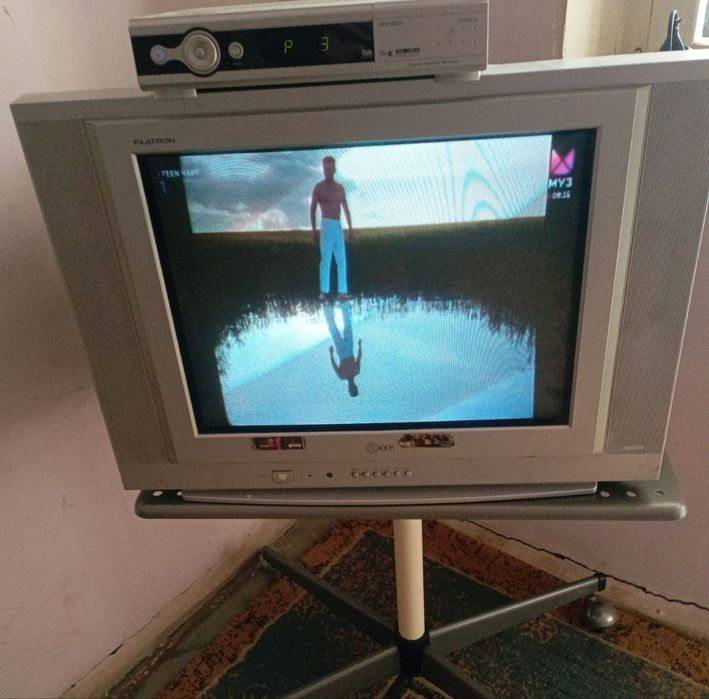 Телевизор LG состояние отличное