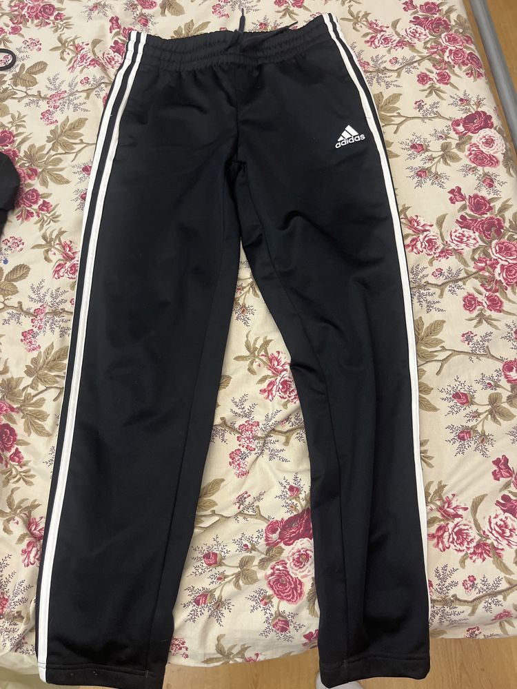 Отигинално долнище нa Addidas