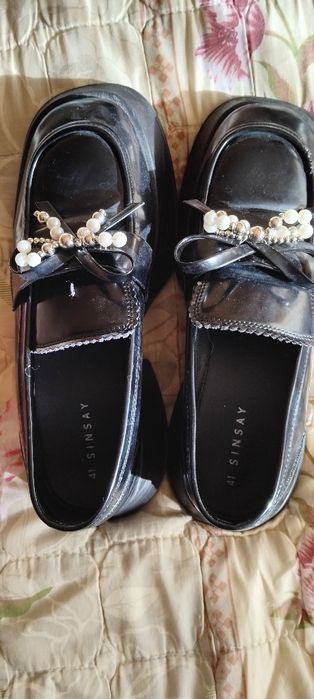 Дамски лачени лоуфъри