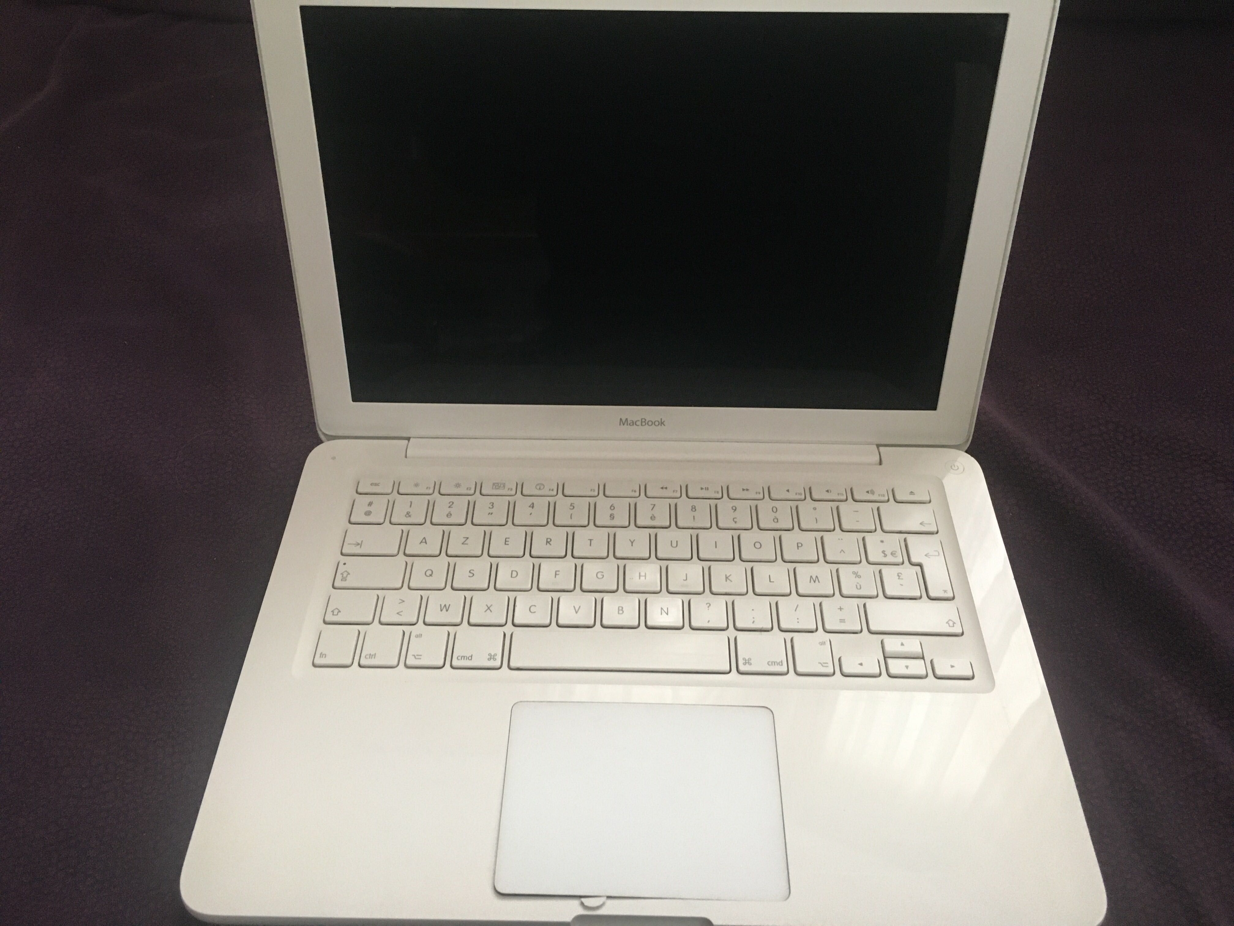 Mackbook white 2010 на части