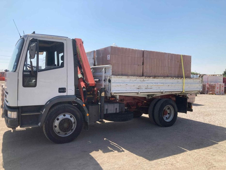 Транспортни услуги със самосвал с кран до 6 тона