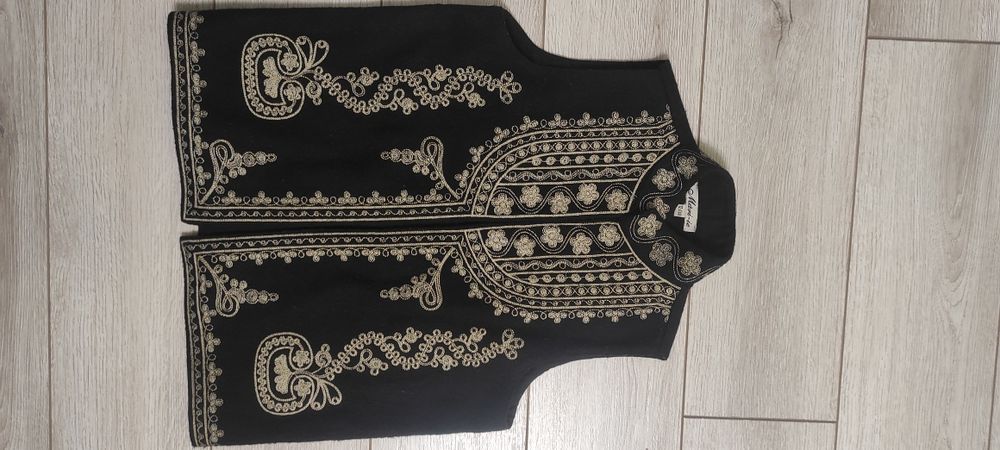 Pieptar, bundiță 7-10 ani și vestă tradițională.