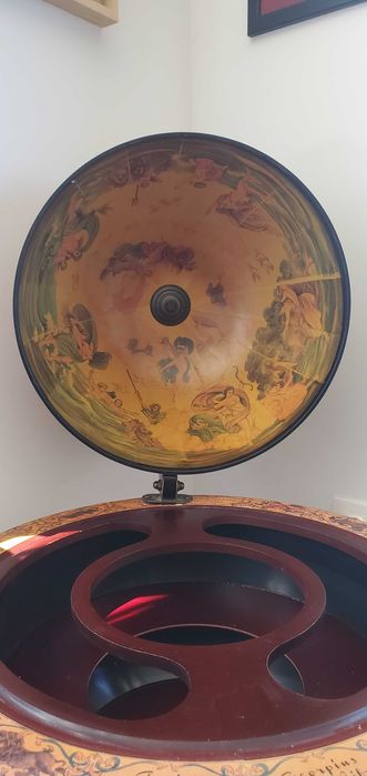 Елегантен глобус-бар