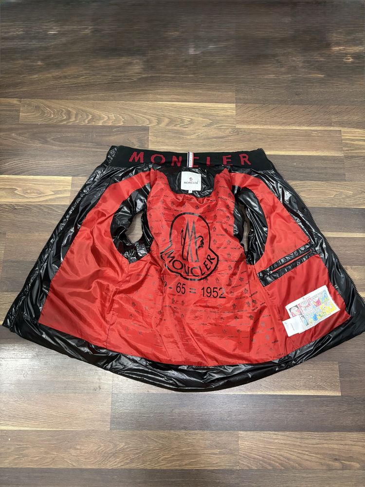 Moncler Елек