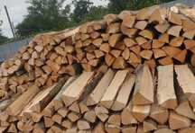 Vand lemne pentru foc