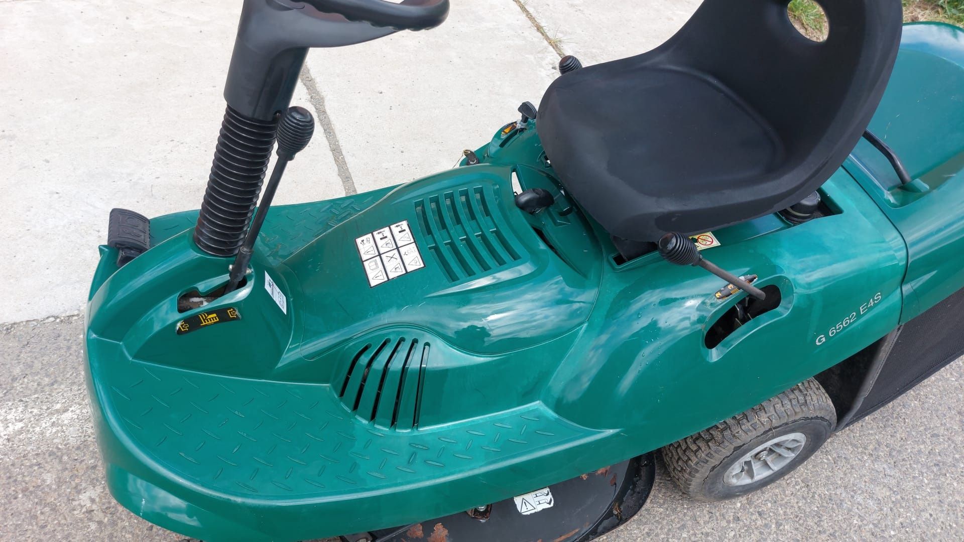 Tractoras de tuns iarba