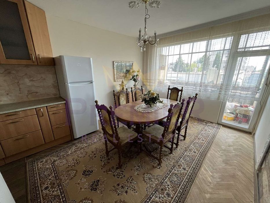 Дава се под наем Тристаен апартамент в Варна, Окръжна болница - 105 кв.м за 714 € - Снимка #1