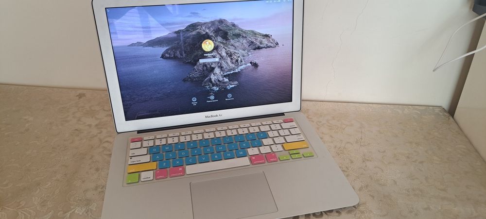 Apple Mackbook белый