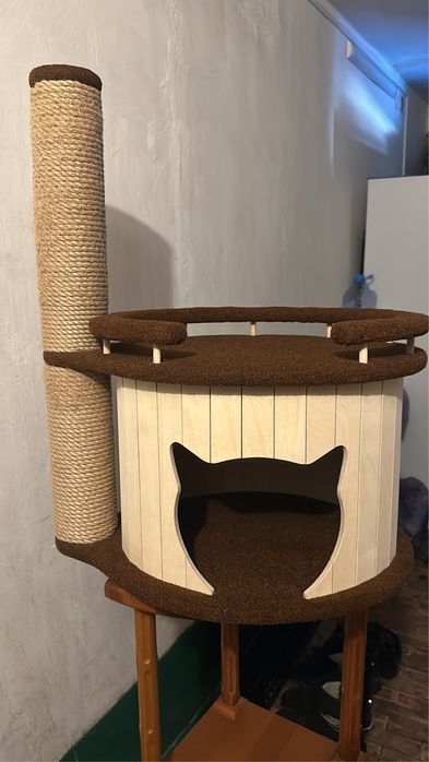 Домик для кошек шикарный