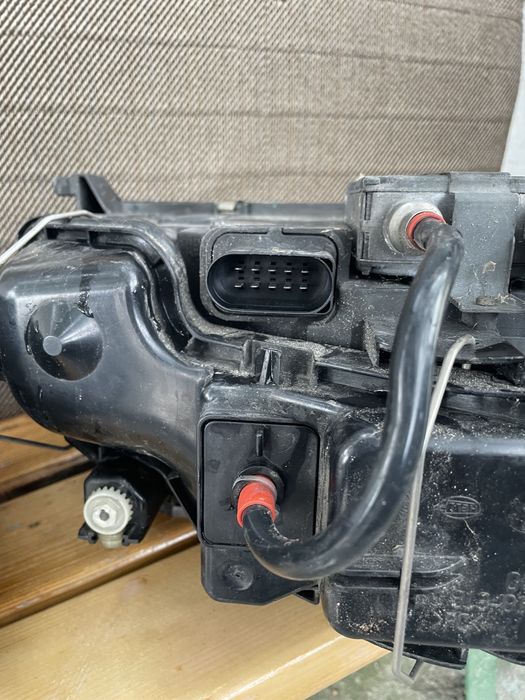 Оригинални фарове за ауди а 6 ксенонови оборудвани цената е за комплек