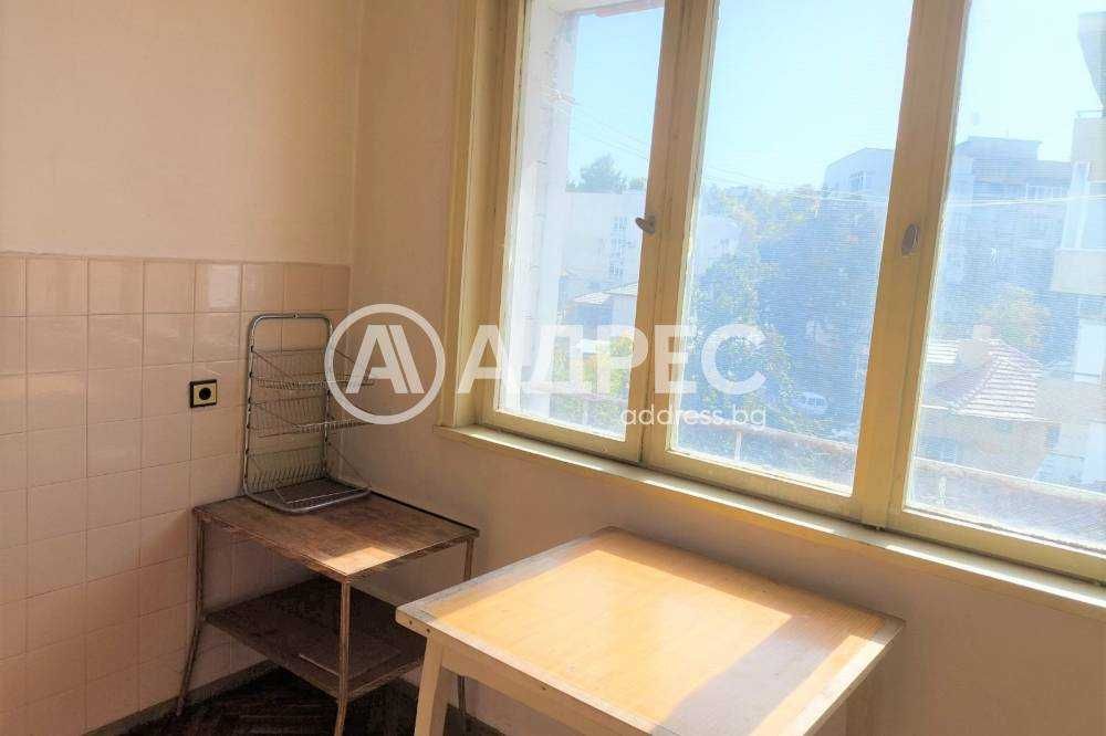 Двустаен апартамент в централната част на гр. Разград