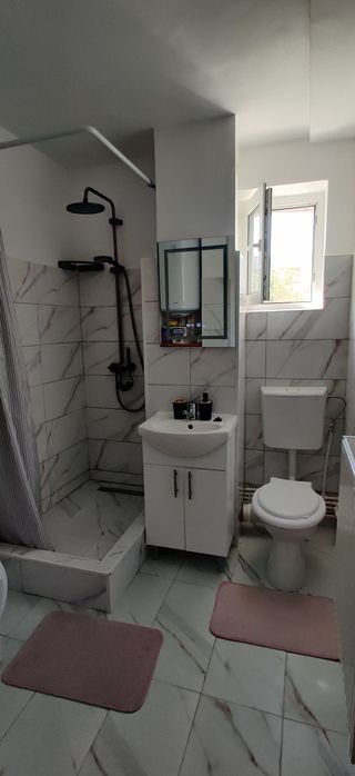 Închiriez ap. 2 camere, zona Policlinica