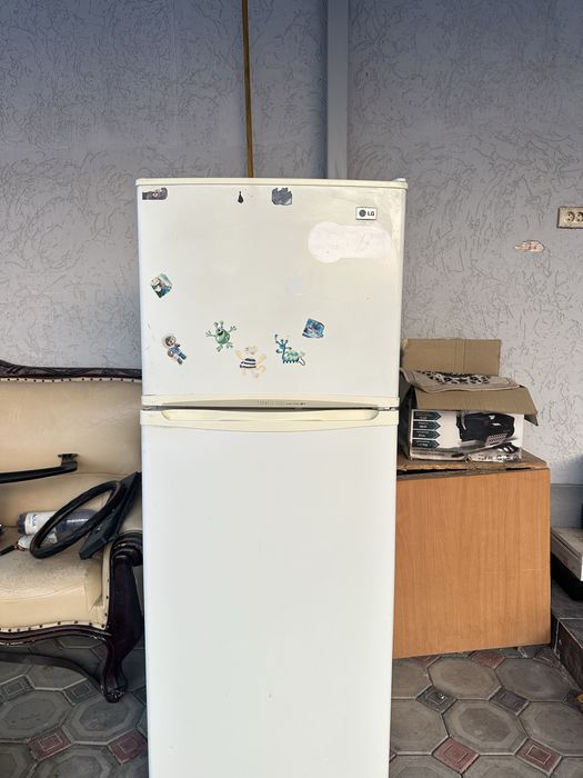 Холодильник LG в хорошем состоянии сомоморозка