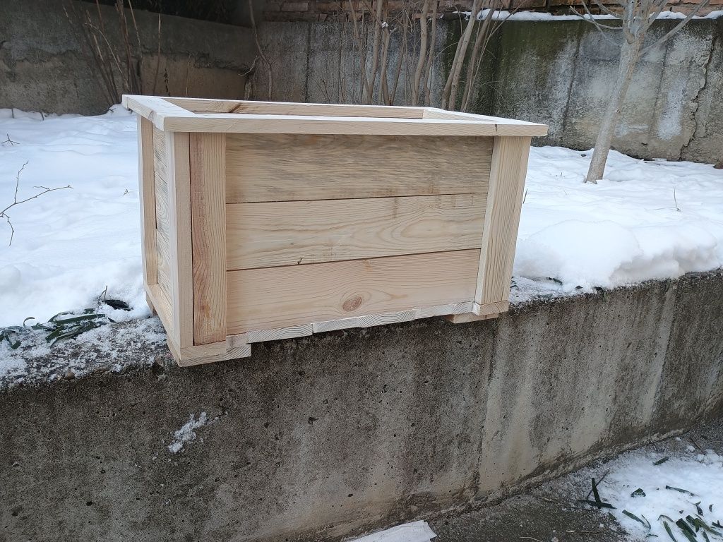 Продавам дървени кашпи