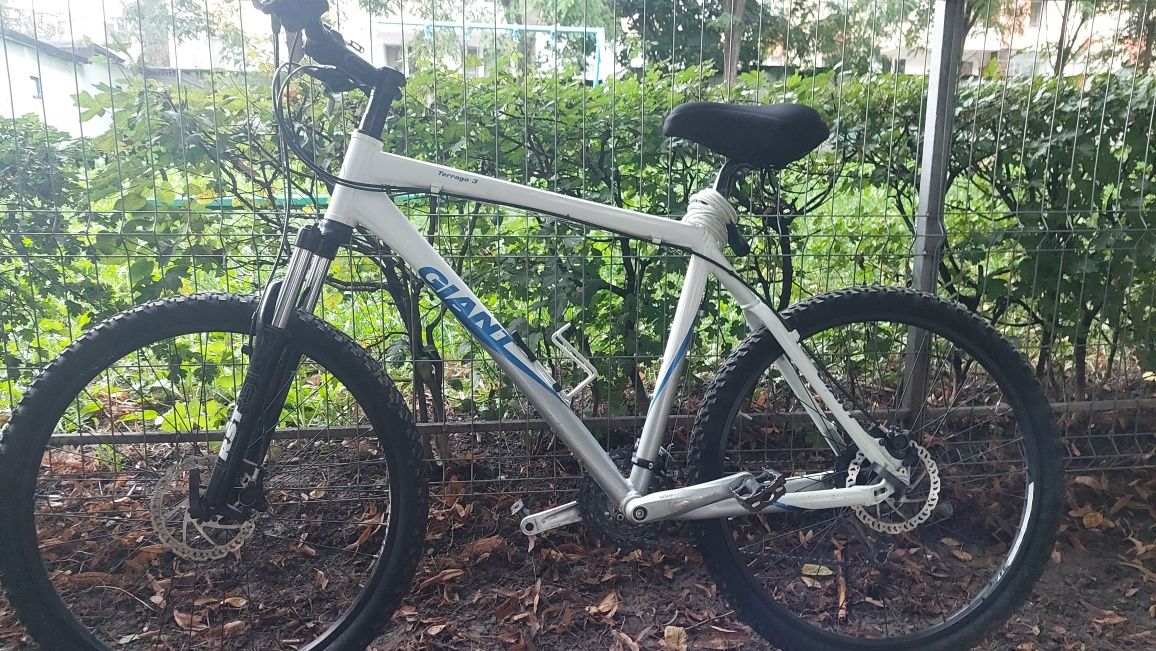 Vând bicicleta Giant mărime L