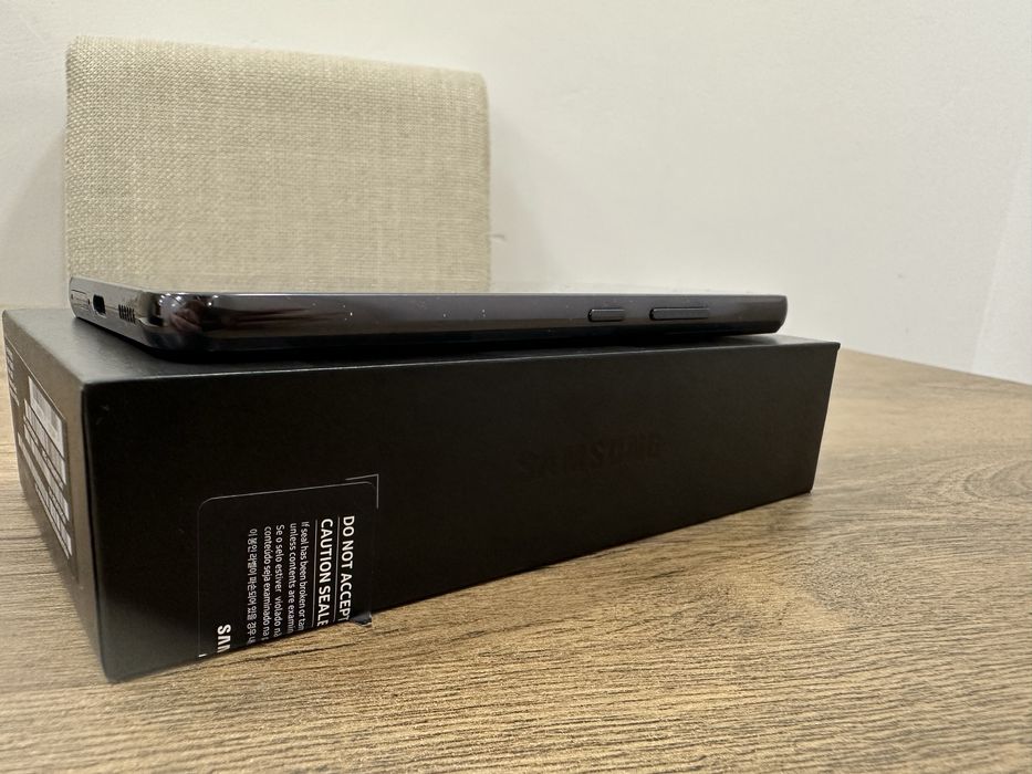 Vând Samsung S22 Phantom Black, 256 GB !