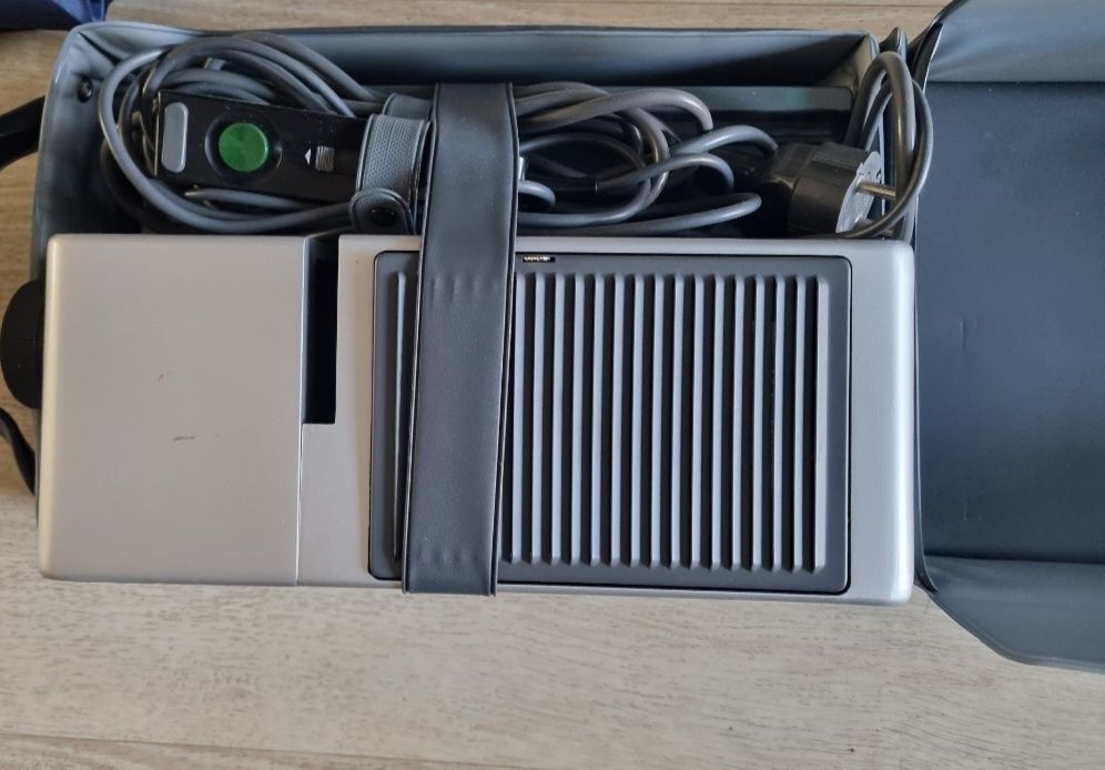 Vand pendular Bosch +  aparat proiectie diapozitive  Braun (Germania)